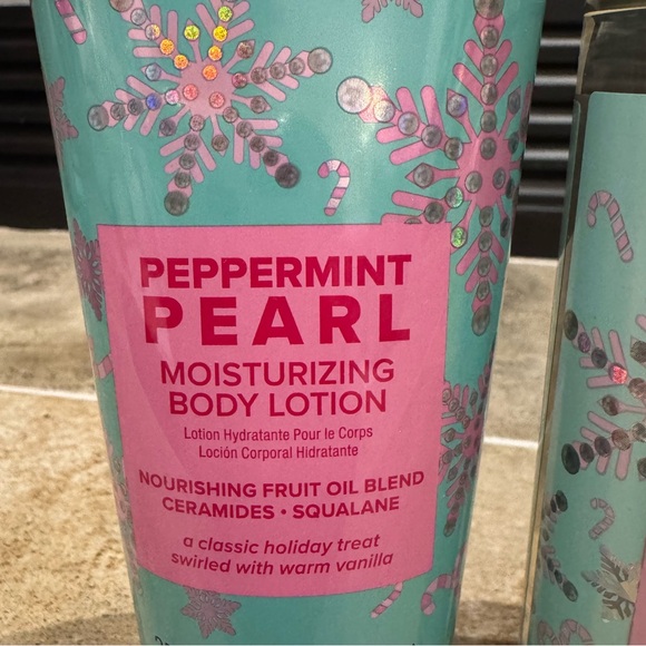 Tree Hut Peppermint Pearl 2-Piece Set - Picture 2 of 5